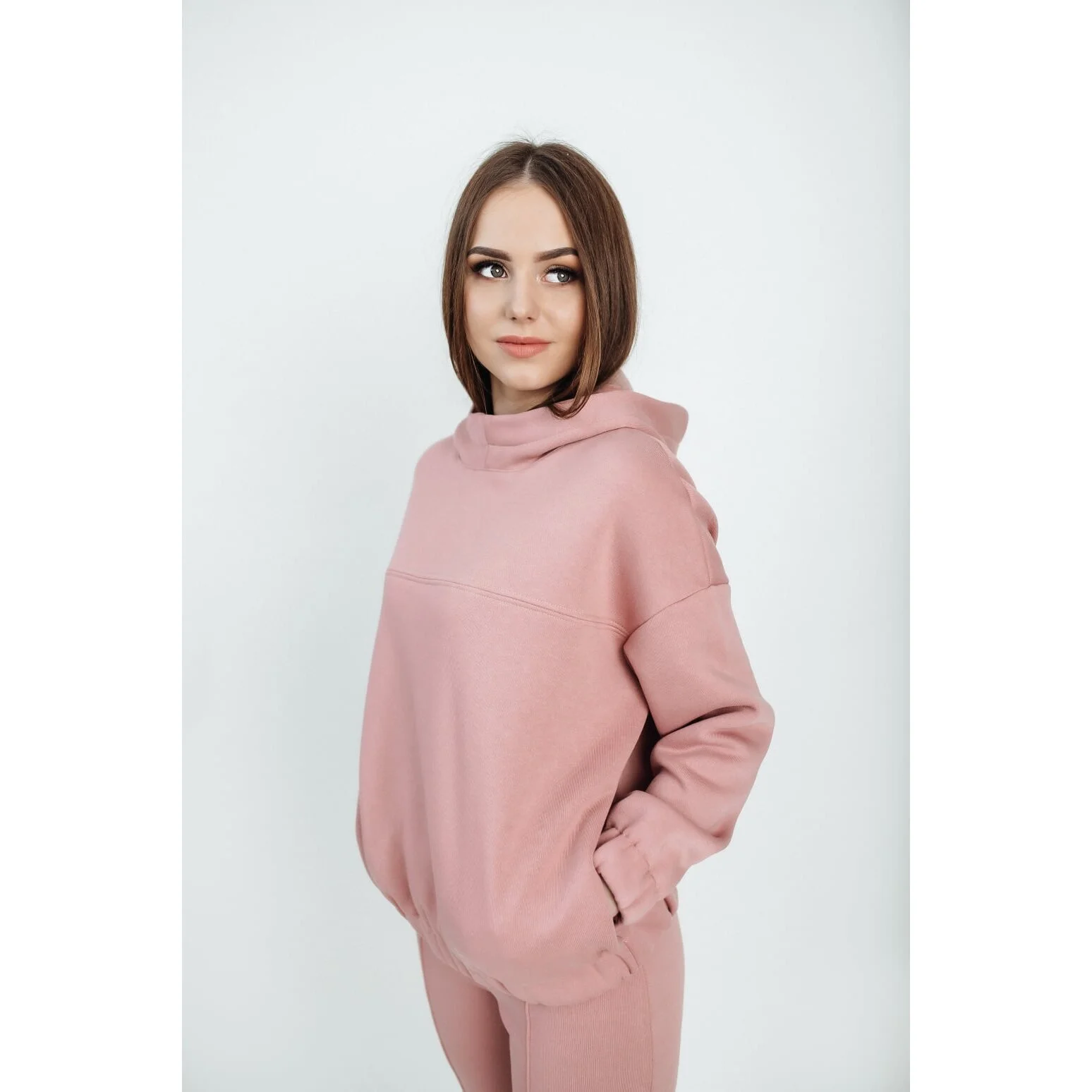 Dviejų dalių kostiumėlis su oversize džempu (kelnės su kanteliu, pūkas) - Image 10