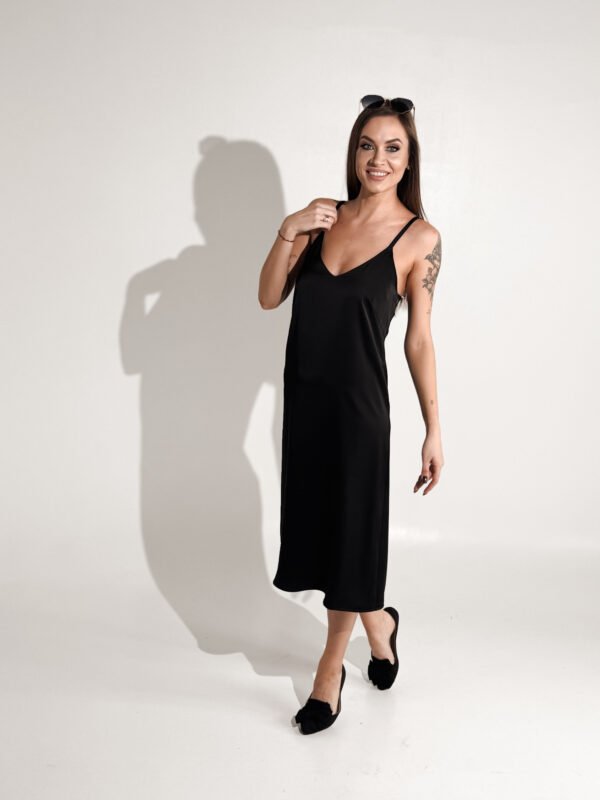 Juoda suknelė ant petnešėlių - Image 3