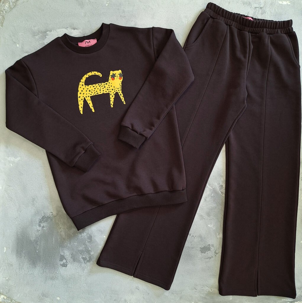 Vaikiškas kostiumėlis "Lilė" (džemperis + kelnės su skeltuku priekyje)